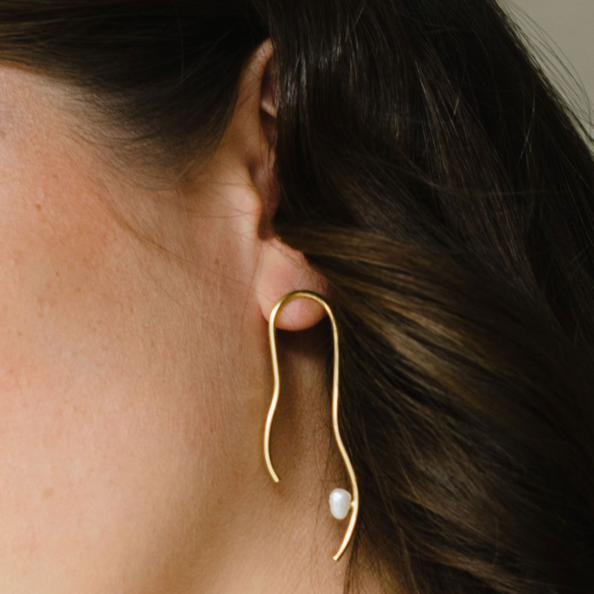 Contour - Perlenohrringe - Gold