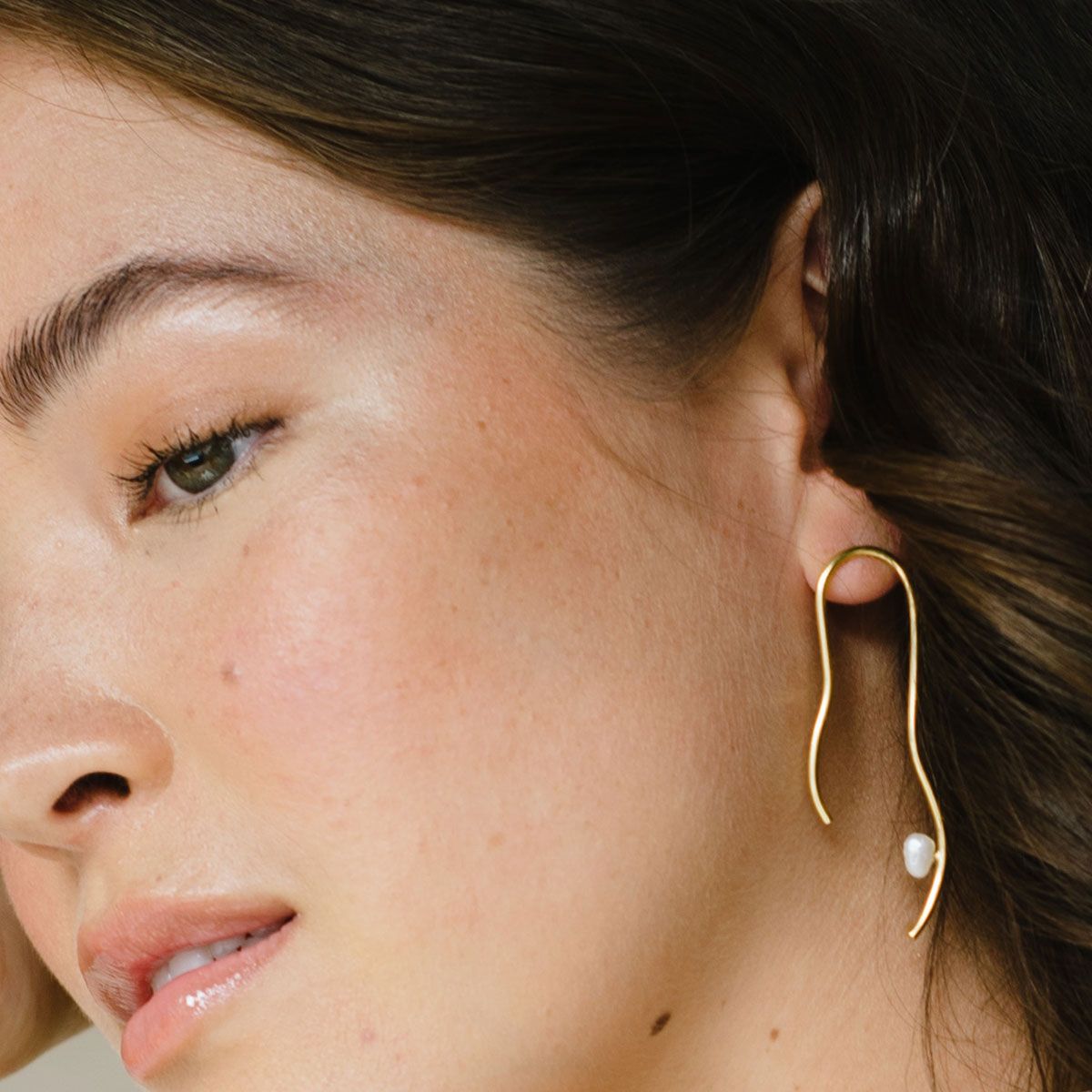 Contour - Perlenohrringe - Gold