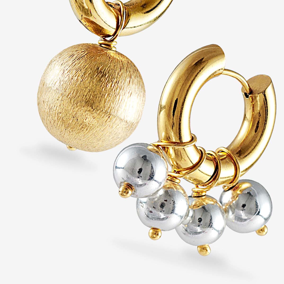 Mismatched silver and gold earrings - Creolen - Gold